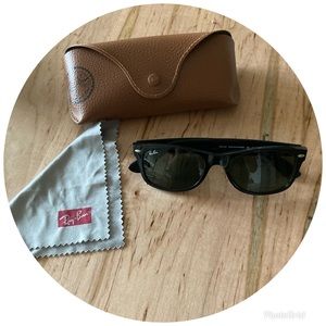 Rayban RB2132 Black Wayfarer Sunglasses